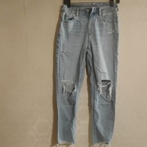 American Eagle Outfitters Light Wash Ripped Curvy Mom Jeans.Size 2.